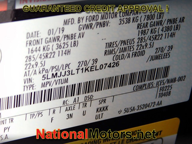 Lincoln Navigator L Vehicle Image 29