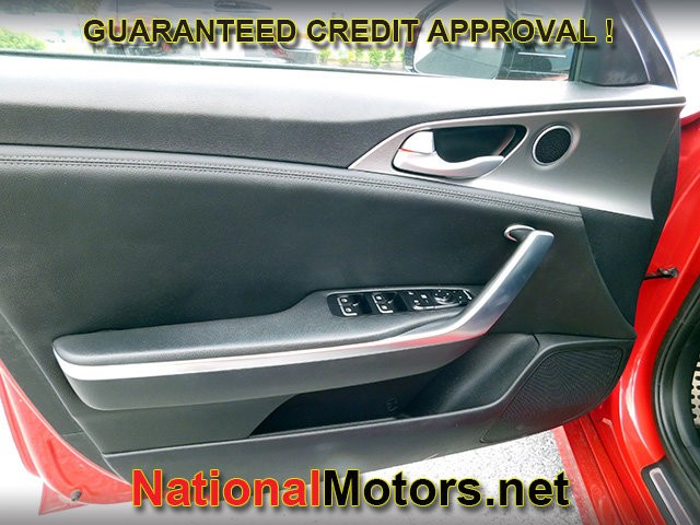 Kia Stinger Vehicle Image 12