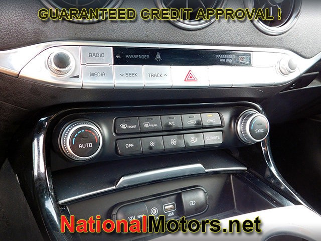 Kia Stinger Vehicle Image 17