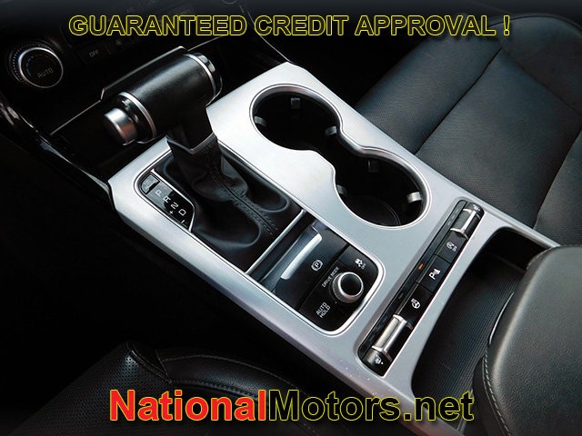 Kia Stinger Vehicle Image 18