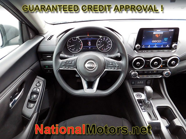 Nissan Sentra Vehicle Image 09