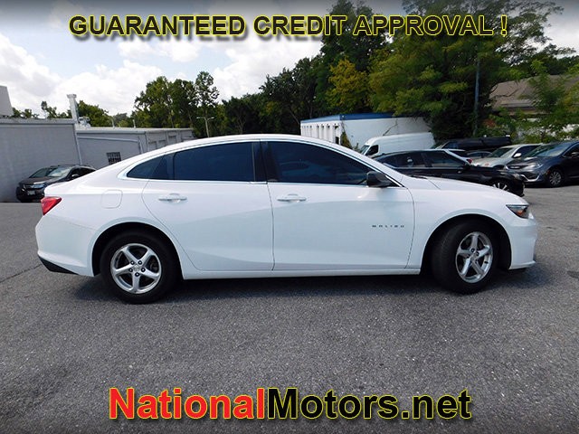 2018 Chevrolet Malibu LS photo 3