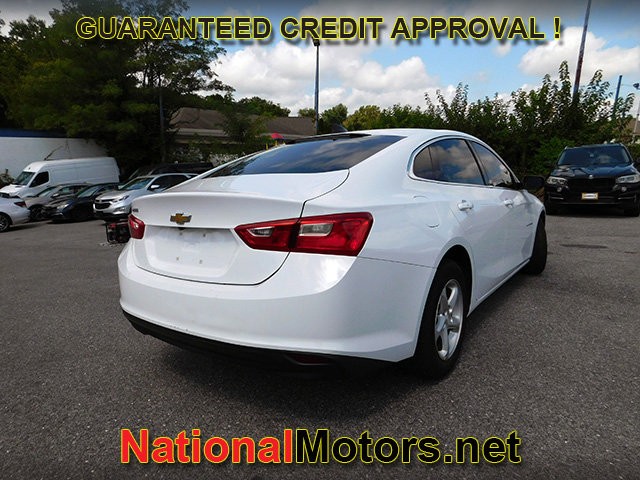 2018 Chevrolet Malibu LS photo 4