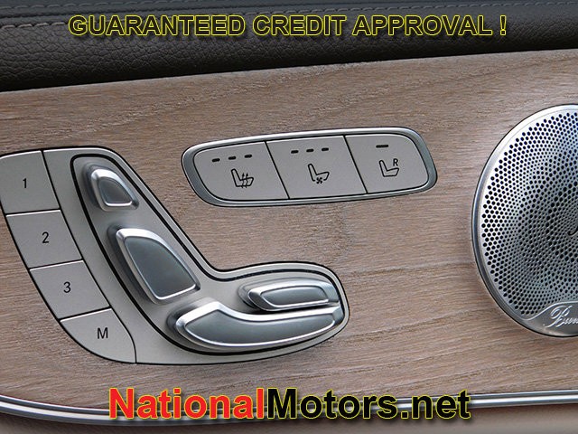 Mercedes-Benz E-Class Vehicle Full-screen Gallery Image 11