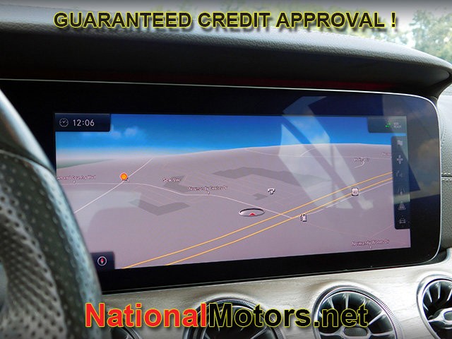 Mercedes-Benz E-Class Vehicle Full-screen Gallery Image 15