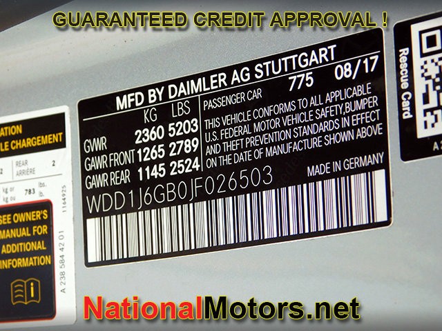 Mercedes-Benz E-Class Vehicle Full-screen Gallery Image 24