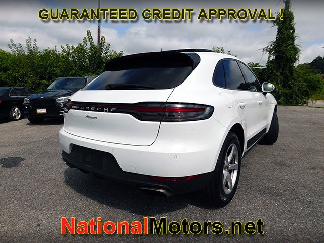 Porsche Macan Vehicle Full-screen Gallery Image 05