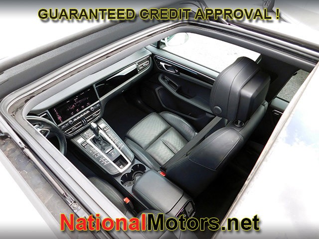 Porsche Macan Vehicle Full-screen Gallery Image 11