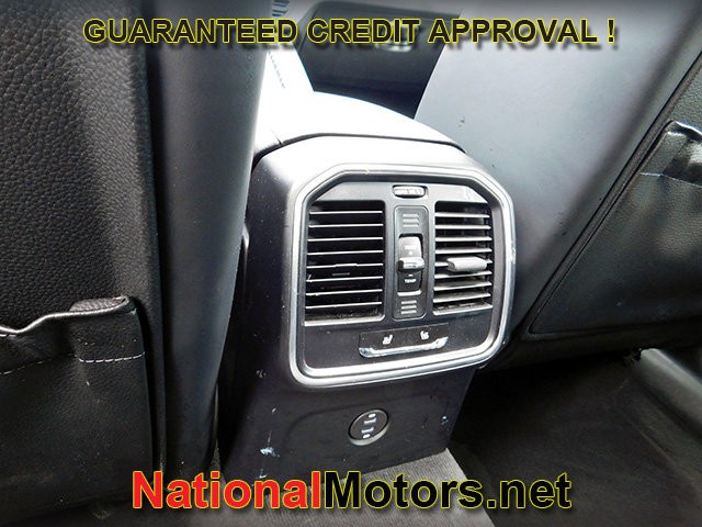 Porsche Macan Vehicle Full-screen Gallery Image 12