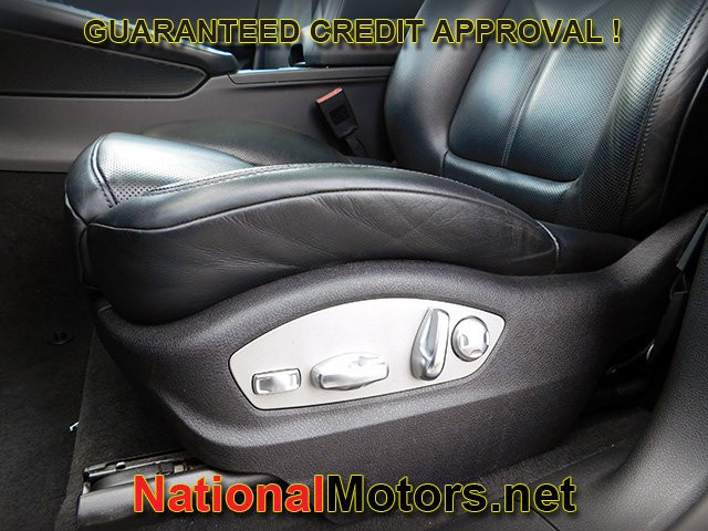 Porsche Macan Vehicle Full-screen Gallery Image 16