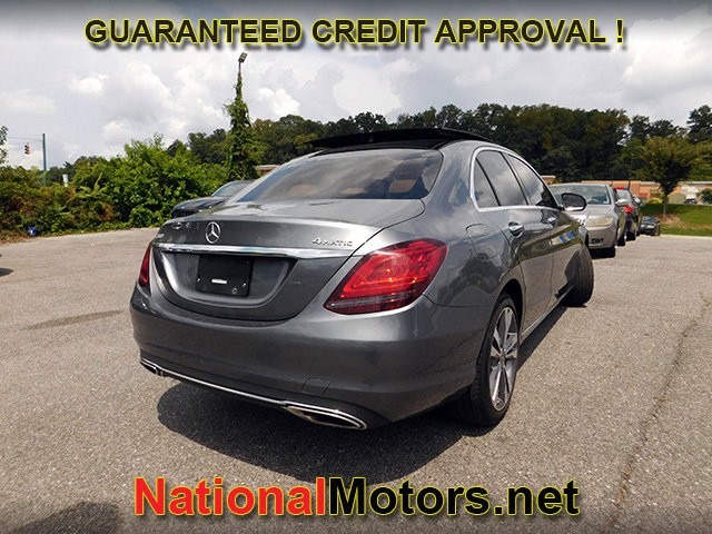 Mercedes-Benz C-Class Vehicle Full-screen Gallery Image 05