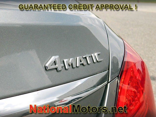 Mercedes-Benz C-Class Vehicle Full-screen Gallery Image 07