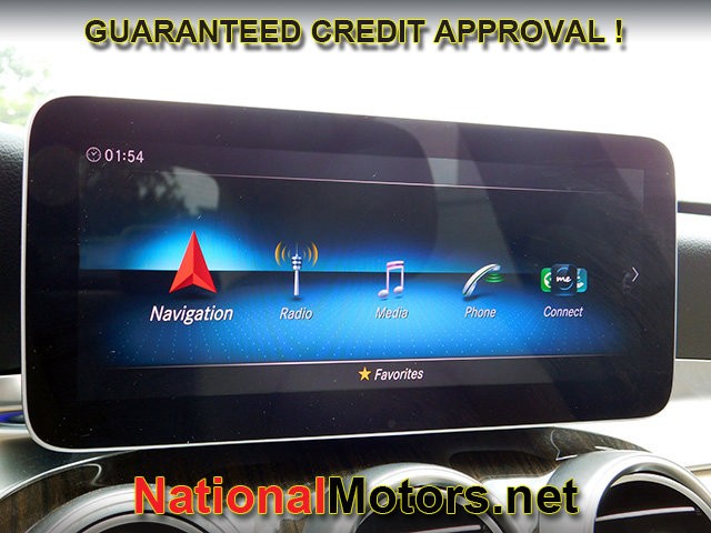 Mercedes-Benz C-Class Vehicle Full-screen Gallery Image 18