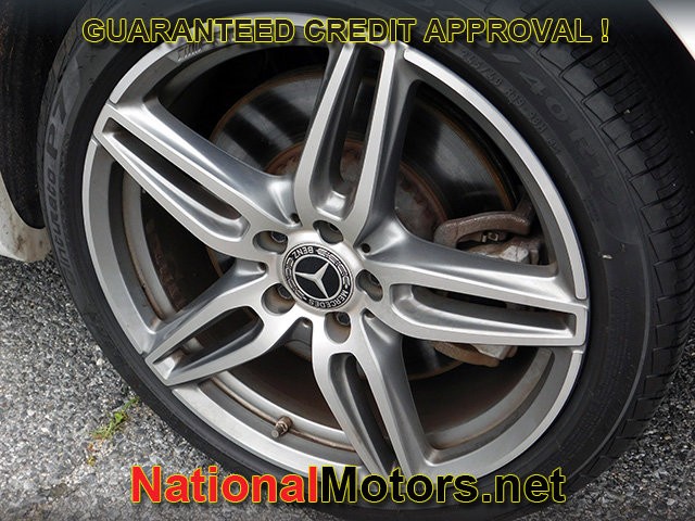 Mercedes-Benz E-Class Vehicle Image 05