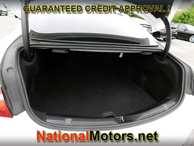 Mercedes-Benz E-Class Vehicle Image 07