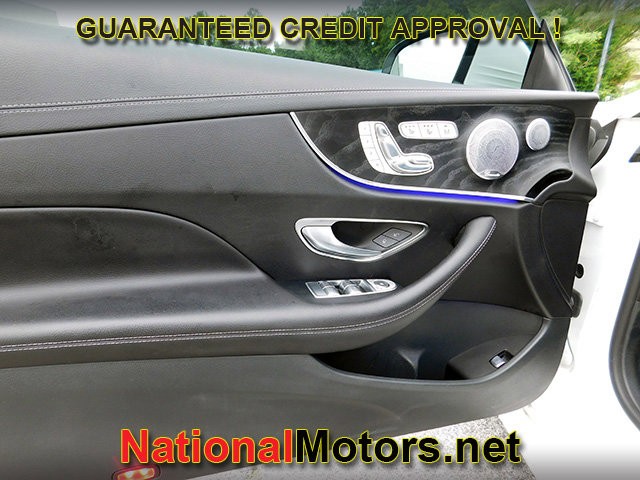 Mercedes-Benz E-Class Vehicle Image 09