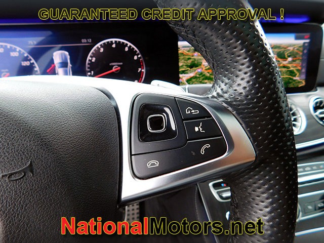 Mercedes-Benz E-Class Vehicle Image 17