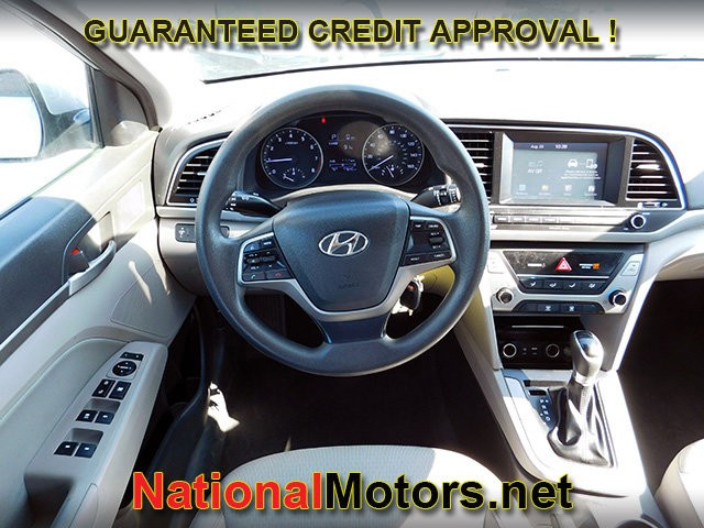 2017 Hyundai Elantra SE photo 9