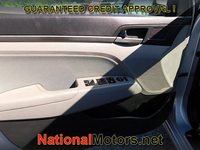 2017 Hyundai Elantra SE photo 10