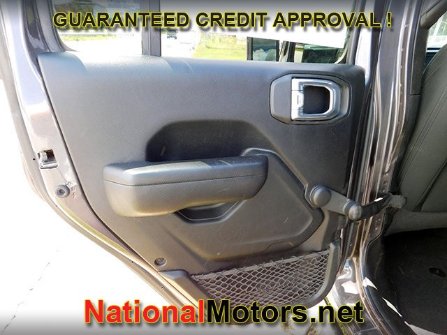 Jeep Wrangler Vehicle Full-screen Gallery Image 07