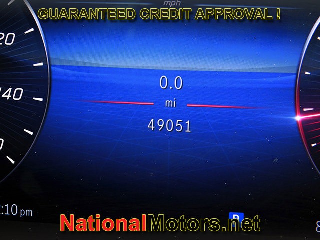 Mercedes-Benz C-Class Vehicle Full-screen Gallery Image 24