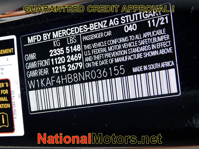 Mercedes-Benz C-Class Vehicle Full-screen Gallery Image 28