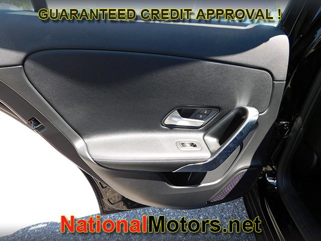 Mercedes-Benz A-Class Vehicle Full-screen Gallery Image 10