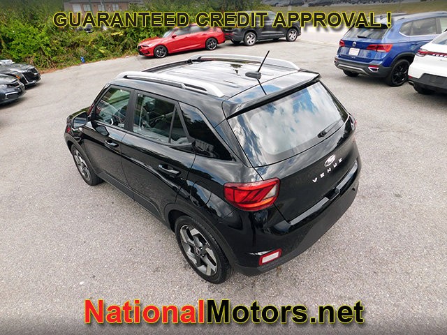 2025 Hyundai Venue SEL photo 5