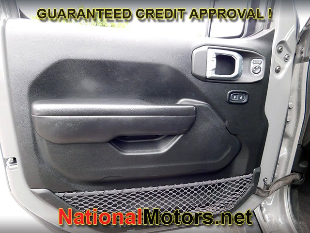 Jeep Gladiator Vehicle Full-screen Gallery Image 15