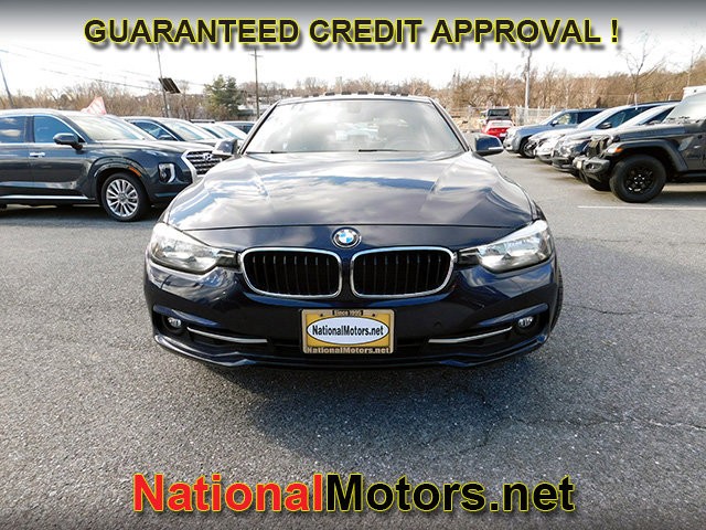 BMW 3 Series Vehicle Full-screen Gallery Image 03