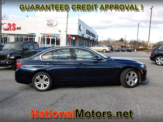 BMW 3 Series Vehicle Full-screen Gallery Image 04
