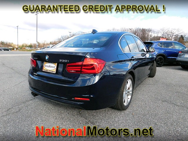 BMW 3 Series Vehicle Full-screen Gallery Image 05