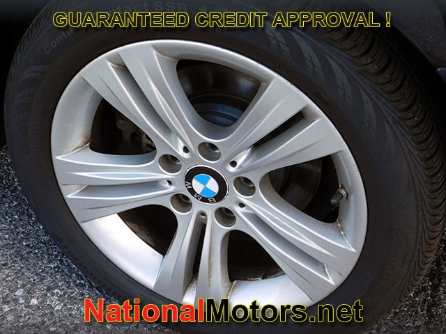 BMW 3 Series Vehicle Full-screen Gallery Image 07