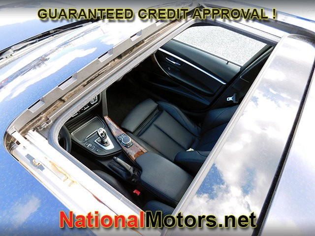 BMW 3 Series Vehicle Full-screen Gallery Image 08