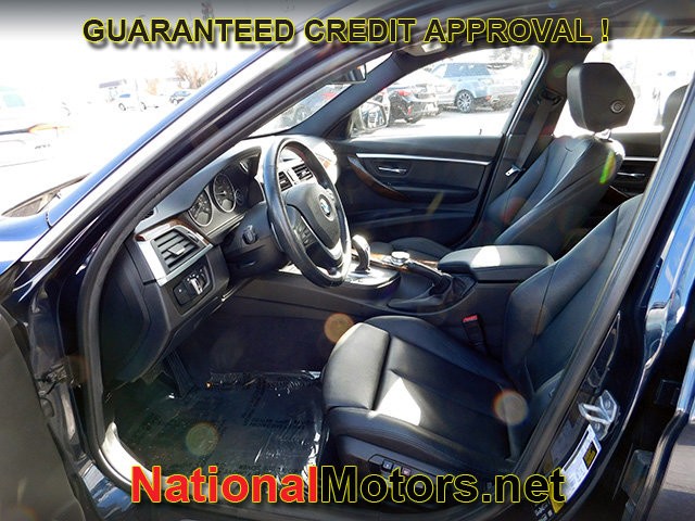 BMW 3 Series Vehicle Full-screen Gallery Image 15