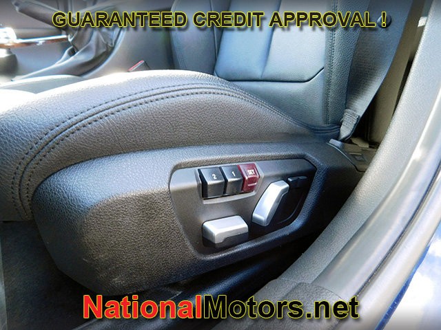 BMW 3 Series Vehicle Full-screen Gallery Image 16