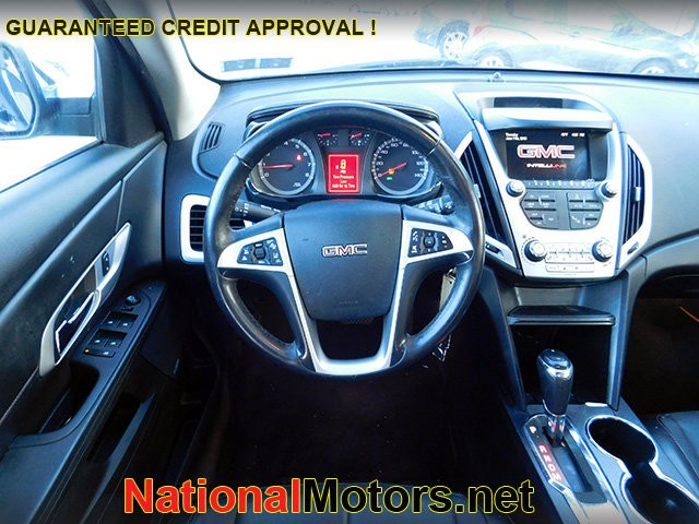 GMC Terrain Vehicle Full-screen Gallery Image 09