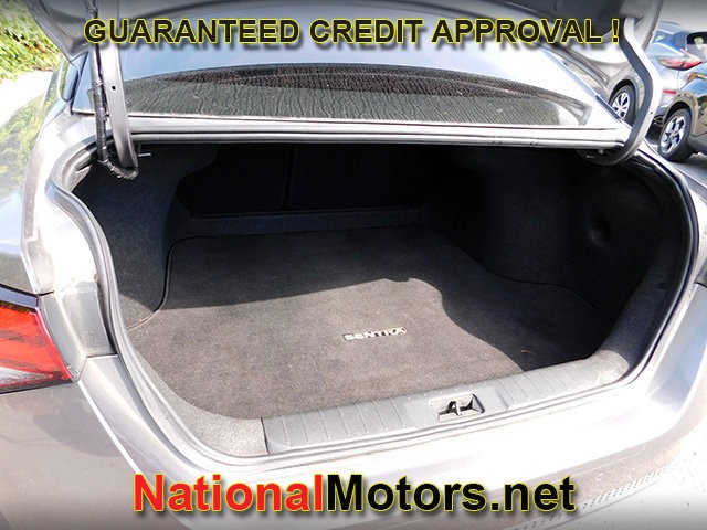Nissan Sentra Vehicle Full-screen Gallery Image 06