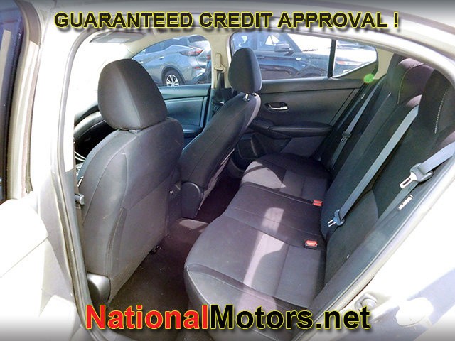 Nissan Sentra Vehicle Full-screen Gallery Image 08