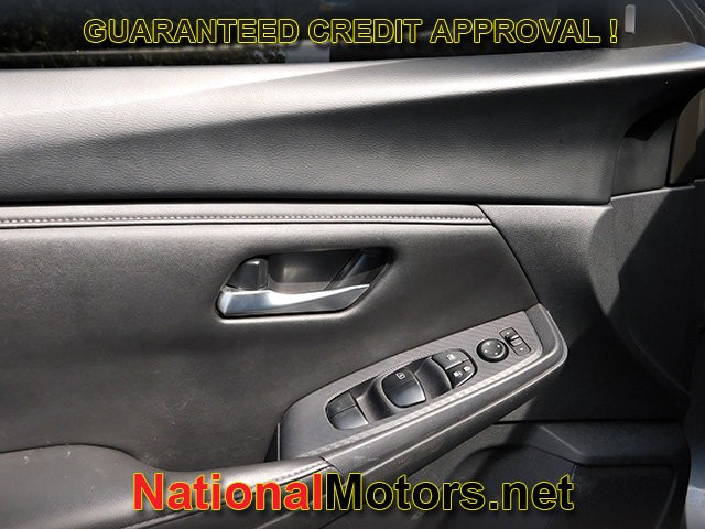 Nissan Sentra Vehicle Full-screen Gallery Image 10