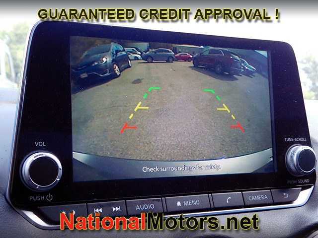 Nissan Sentra Vehicle Full-screen Gallery Image 13