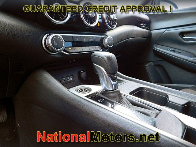 Nissan Sentra Vehicle Full-screen Gallery Image 15