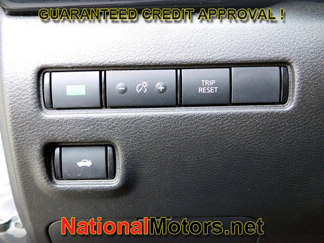 Nissan Sentra Vehicle Full-screen Gallery Image 19