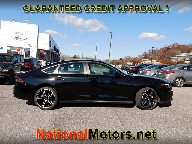 Honda Accord Hybrid Vehicle Full-screen Gallery Image 04