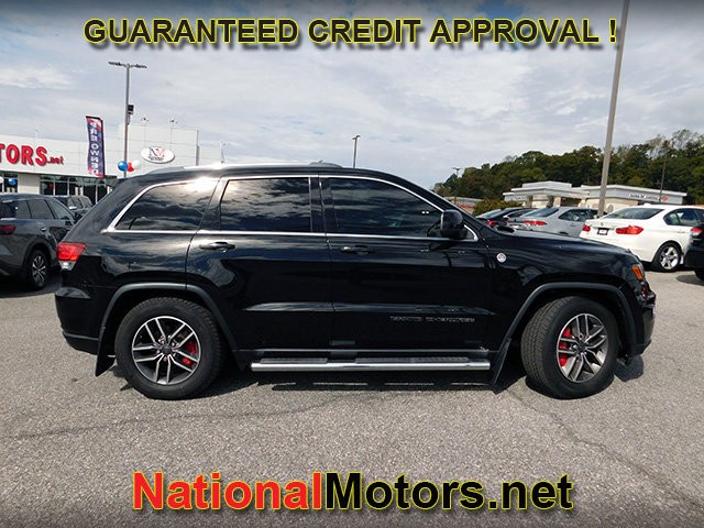 Jeep Grand Cherokee Vehicle Full-screen Gallery Image 04