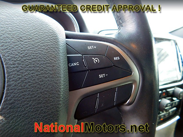 Jeep Grand Cherokee Vehicle Full-screen Gallery Image 22