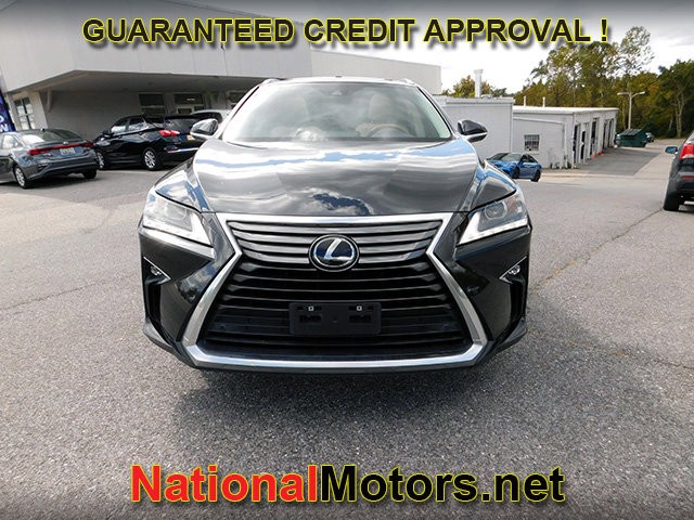 Lexus RX Vehicle Full-screen Gallery Image 03