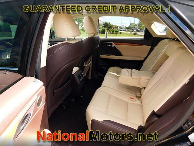 Lexus RX Vehicle Full-screen Gallery Image 10