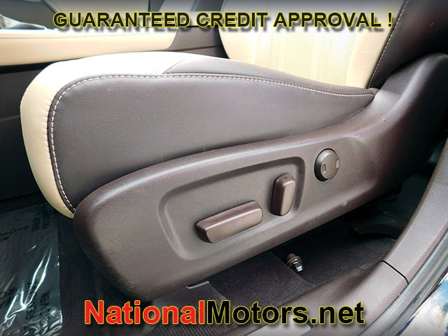 Lexus RX Vehicle Full-screen Gallery Image 16