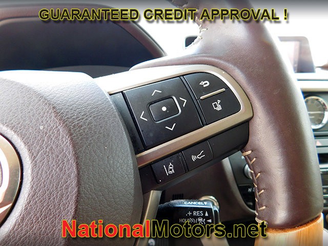 Lexus RX Vehicle Full-screen Gallery Image 22